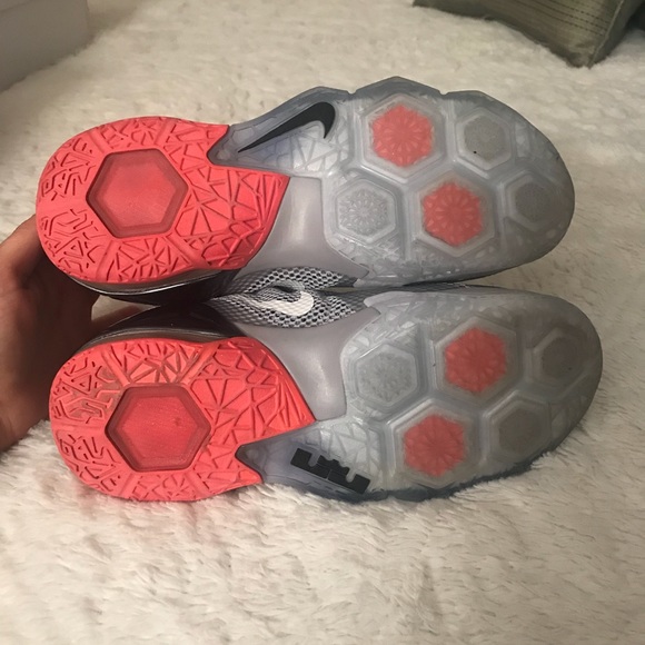 Nike Lebron size 5.5 - Picture 2 of 5